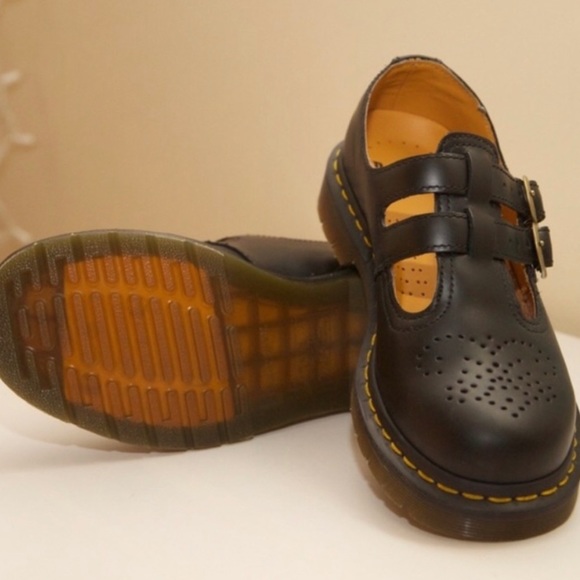 *SOLD* Doc Martens Mary Jane Shoe - Picture 1 of 4